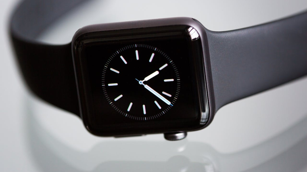 Budżetowy zegarek Apple na start z dedykowanymi akcesoriami u autoryzowanego sprzedawcy