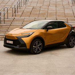 Inteligentne technologie zwiększają zasięg nowej Toyoty C-HR Plug-in Hybrid w trybie EV