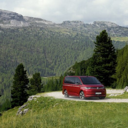 Volkswagen Multivan i Nowa California z progresywnym napędem typu plug-in na cztery koła