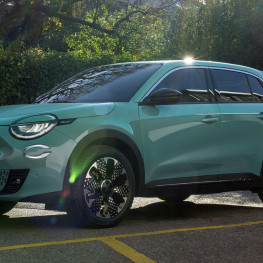 Nowy Fiat 600 Hybrid: Włoska Ikona Debiutuje w Argentynie