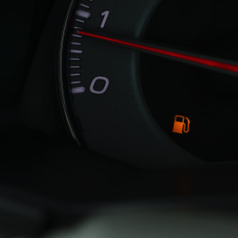 Dowiedziałem się u mechanika, czym grozi ciągła jazda na rezerwie