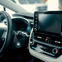 Sportowa Toyota Corolla bez hybrydy i tylnych siedzeń