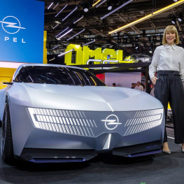 Opel STX Concept i GSE 27FE debiutują w Paryżu. Jeden zapowiada kombi, drugi ma ponad 800 KM